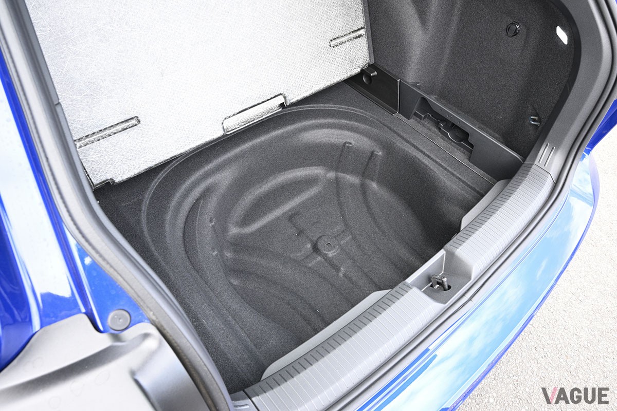 人気低迷中のワゴンながら、スポーツカー顔負けの走りとサルーン級の快適性、そして抜群の使い勝手で人気を得ているVW「ゴルフRヴァリアント」