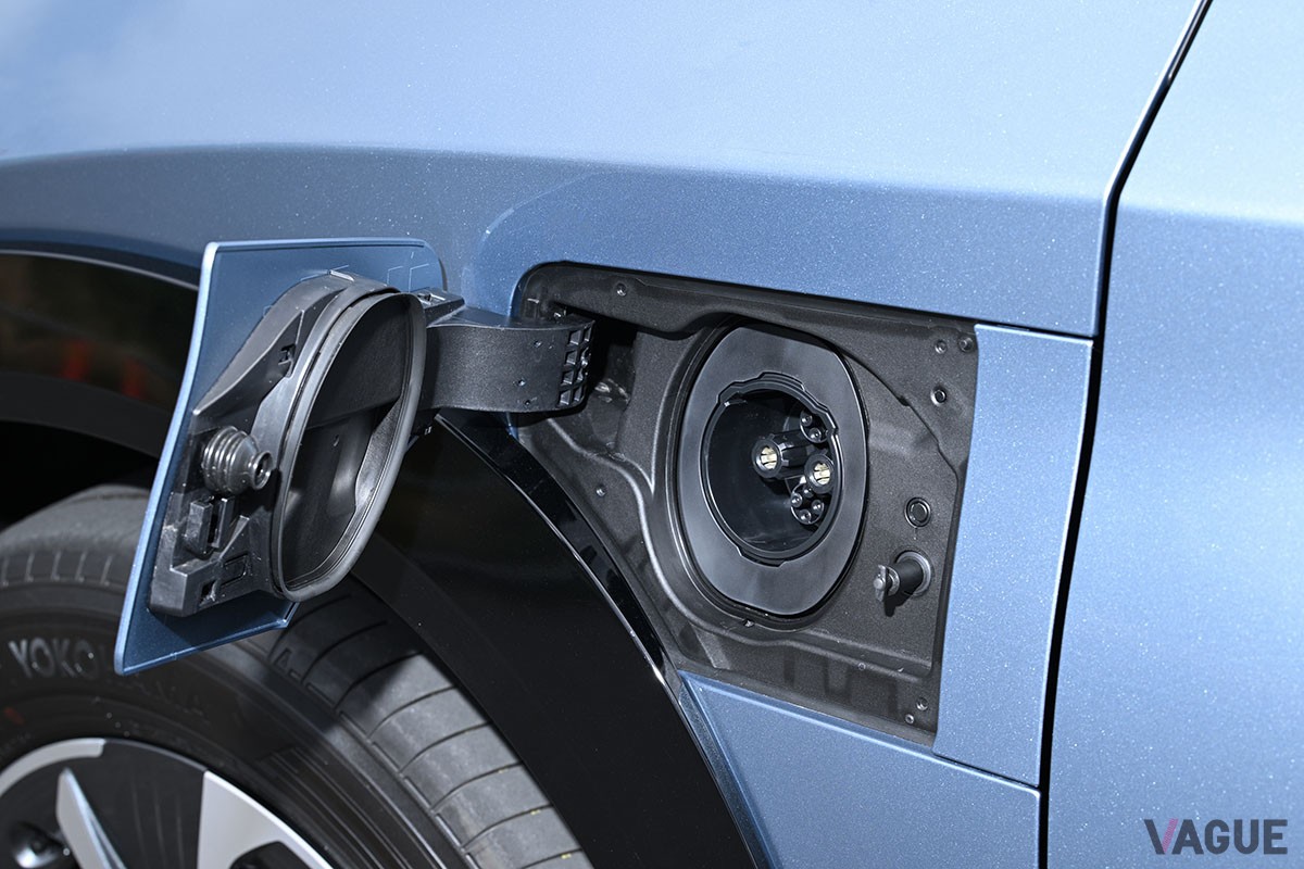 軽さによる軽快な走りや長い航続距離など、上級モデルにはない独自の魅力を獲得したレクサス「RZ」のエントリー仕様「RZ300e」