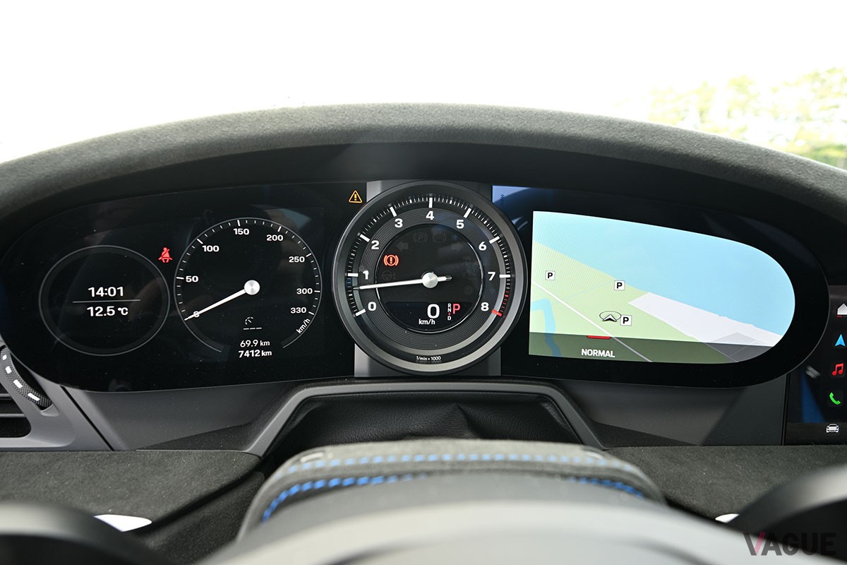 50mmアップした車高やオールテレーンタイヤ、車体下部のプロテクションなどにより、911シリーズの新たな可能性を示したポルシェ「911ダカール」