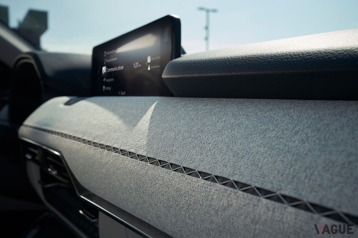 欧州マツダが世界初公開した3列シートを備えた新型クロスオーバーSUV「CX-80」