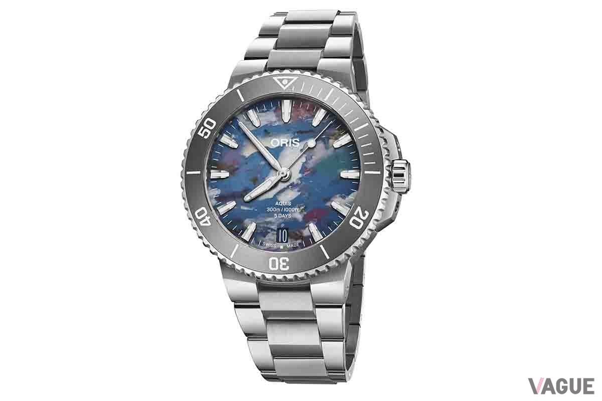 独特な文字盤模様がおもしろいアップサイクルモデル（「Aquis Date Calibre 400 Upcycle 43.50 mm 400 7790 4150-07 8 23 02PEB」）。