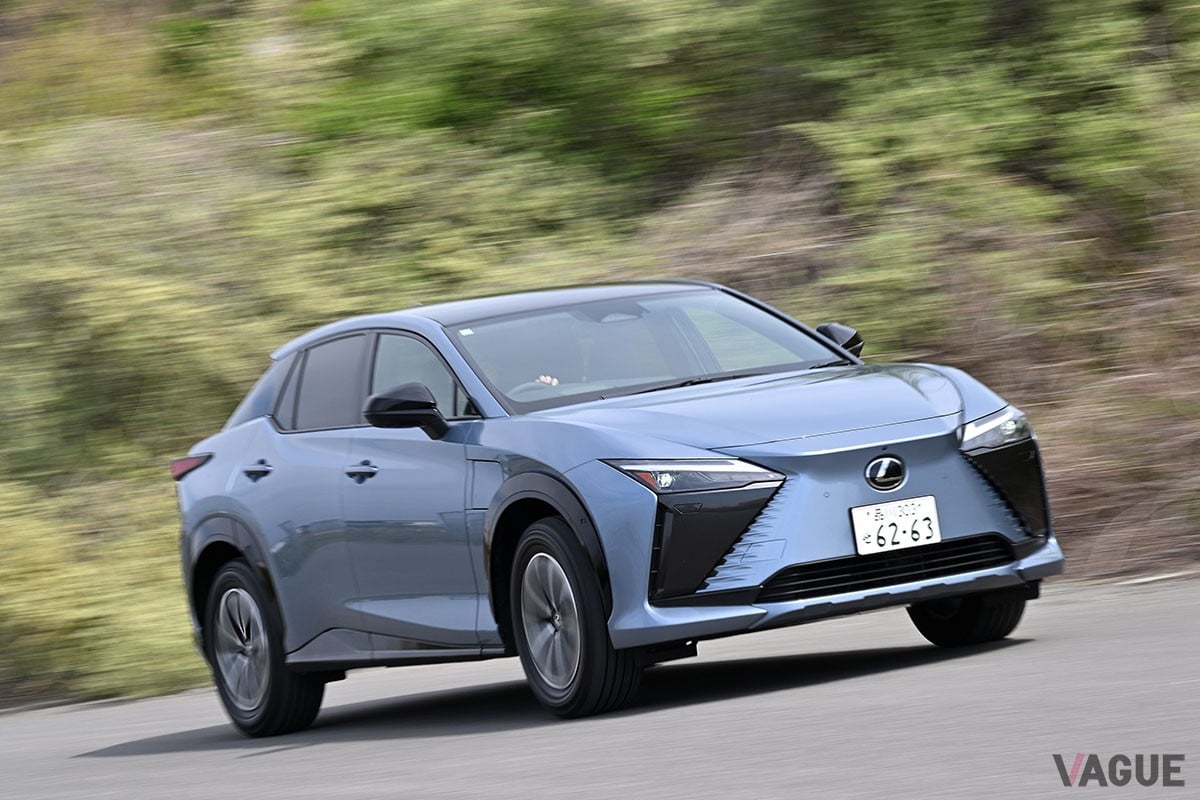 軽さによる軽快な走りや長い航続距離など、上級モデルにはない独自の魅力を獲得したレクサス「RZ」のエントリー仕様「RZ300e」