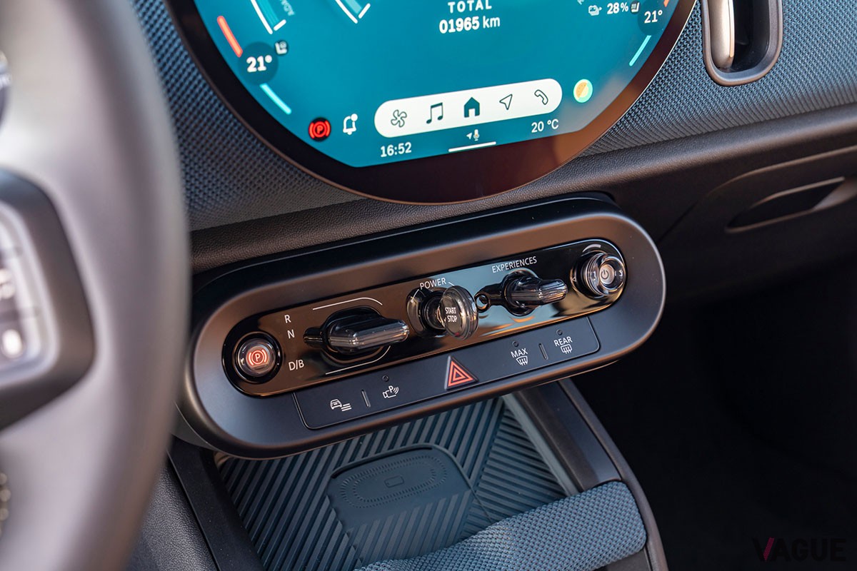 BEVらしい静かでなめらか、そして力強い走りを実現しつつ、0-100km/h加速5.6秒という俊足も兼備した新型「ミニ・カントリーマン SE ALL4」