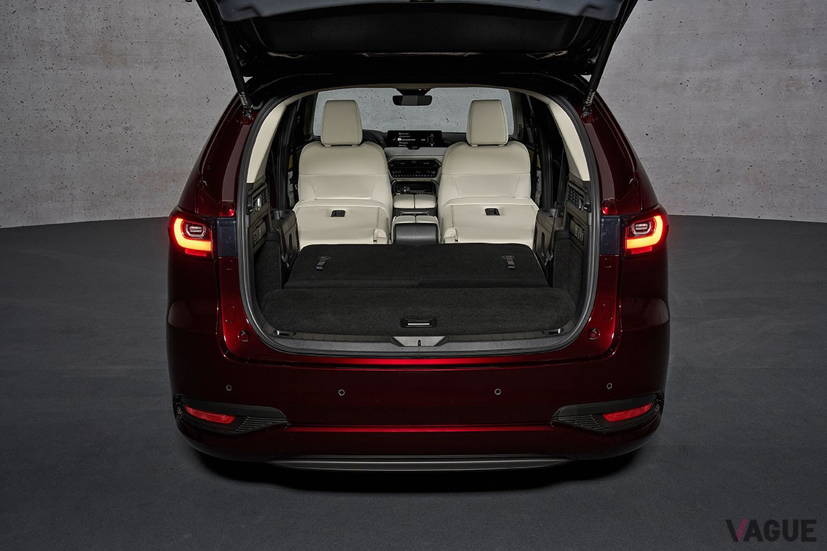 欧州マツダが世界初公開した3列シートを備えた新型クロスオーバーSUV「CX-80」