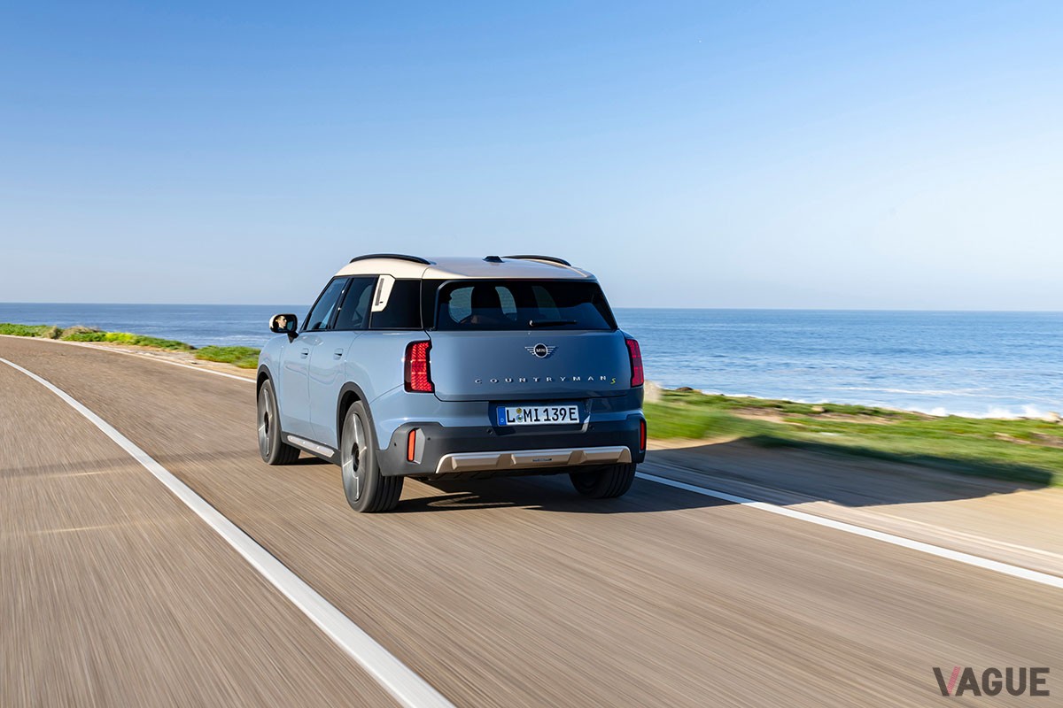 ミニらしい個性際立つルックスや操作系、走り味を身につけながら、ユーザーが求めた広い室内や荷室もしっかり備えた新型「ミニ・カントリーマン」