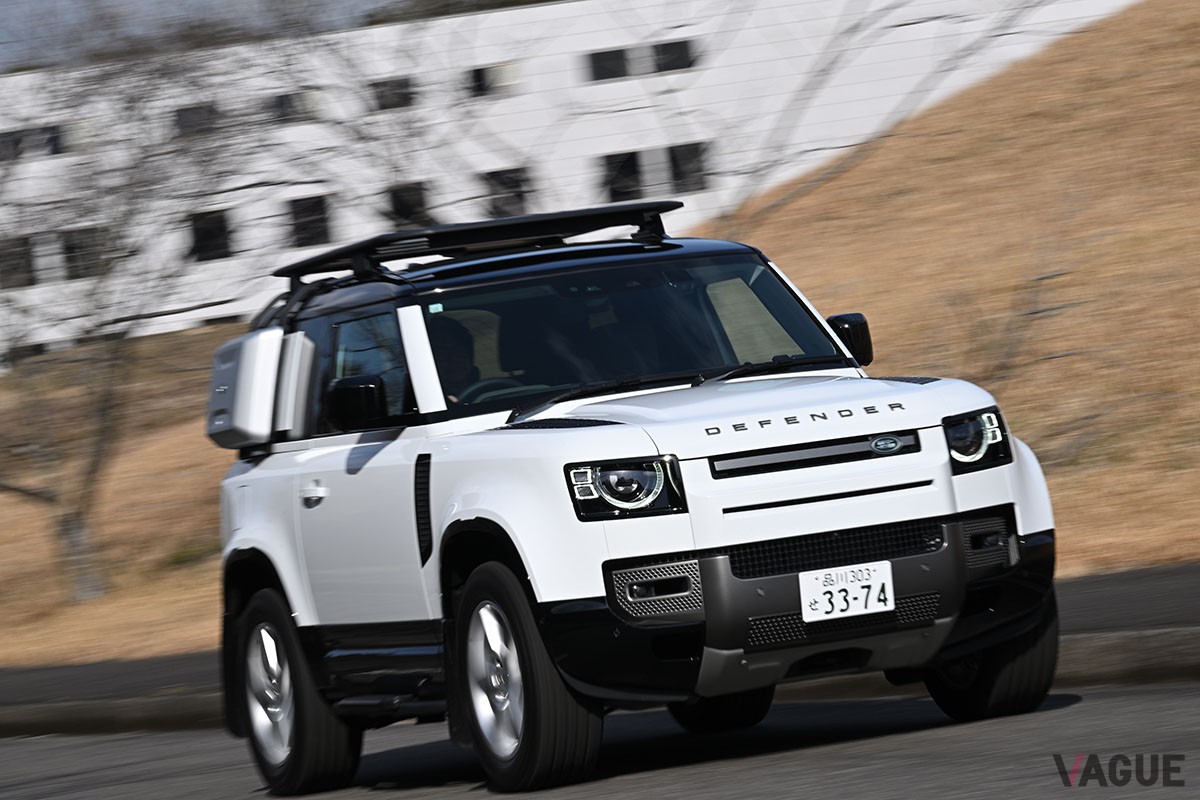実用性の高い5ドアモデル「110」にはない、独特の魅力を備えた3ドア・ショート仕様のランドローバー「ディフェンダー90」