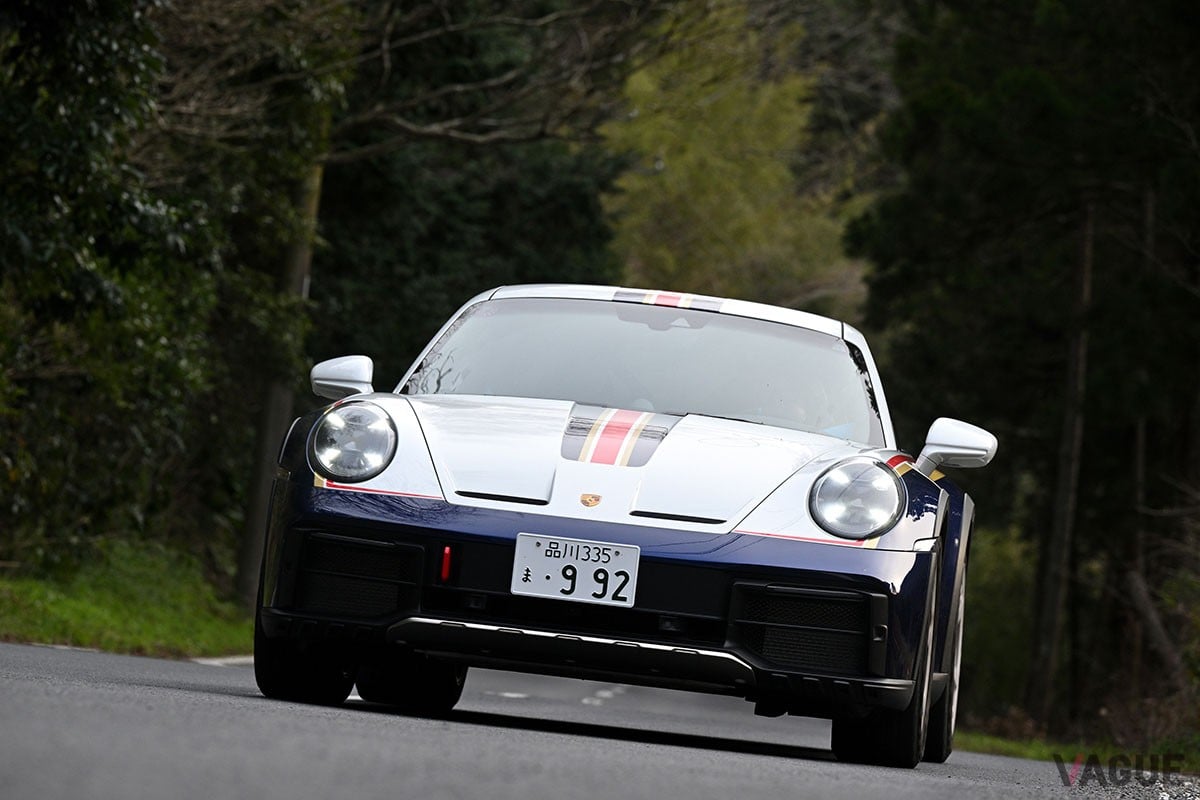 50mmアップした車高やオールテレーンタイヤ、車体下部のプロテクションなどにより、911シリーズの新たな可能性を示したポルシェ「911ダカール」