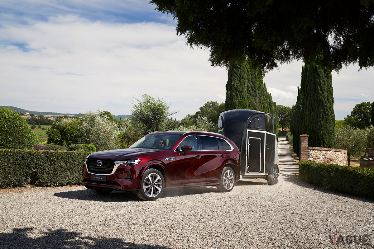 欧州マツダが世界初公開した3列シートを備えた新型クロスオーバーSUV「CX-80」