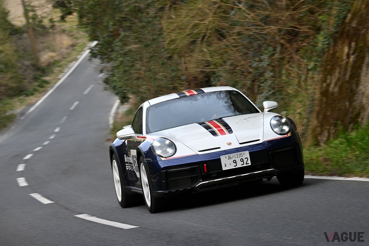 50mmアップした車高やオールテレーンタイヤ、車体下部のプロテクションなどにより、911シリーズの新たな可能性を示したポルシェ「911ダカール」