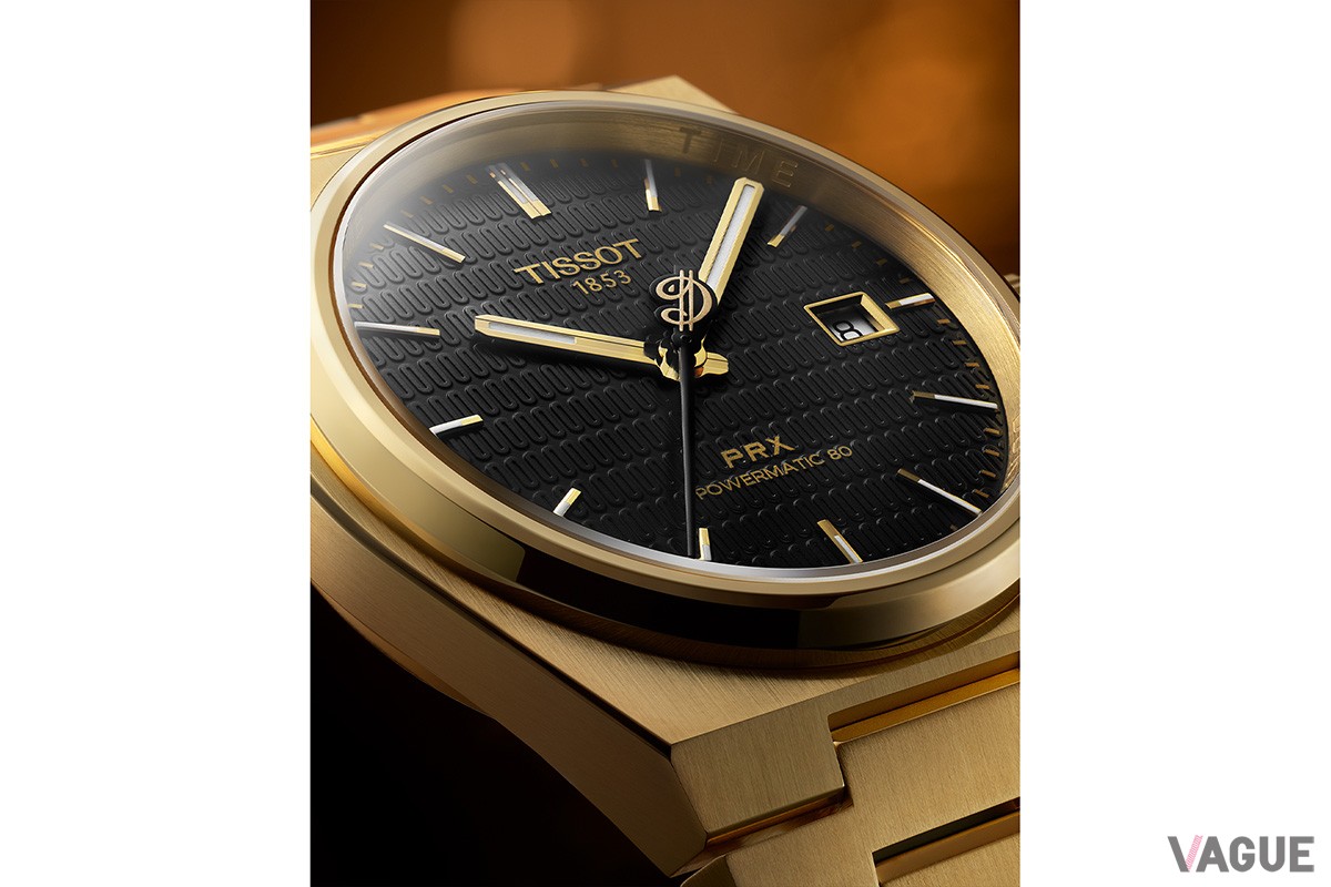 ケース内側に潜ませた“DAME TIME”の文字はファン必見。PRXの文字や日付窓にもサンドブラスト調の凹凸を施すなど細部まで仕上がりにこだわる