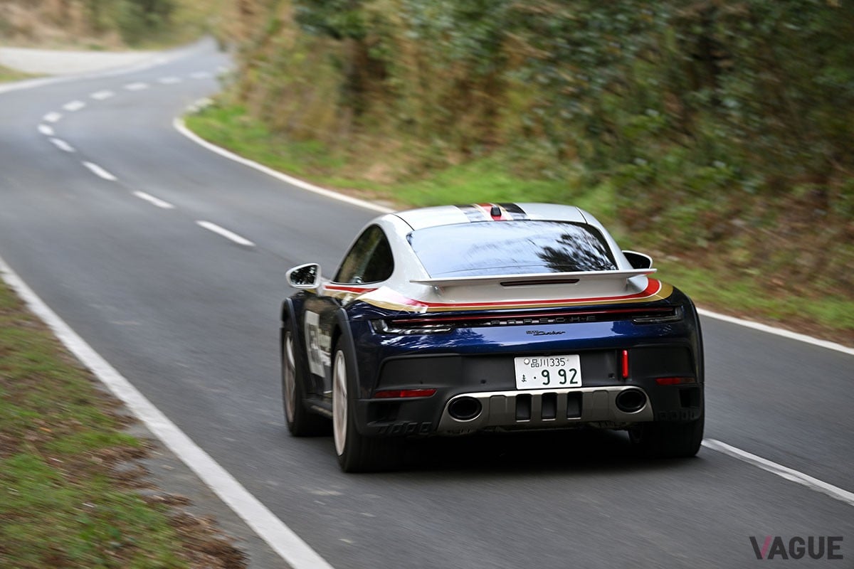 50mmアップした車高やオールテレーンタイヤ、車体下部のプロテクションなどにより、911シリーズの新たな可能性を示したポルシェ「911ダカール」