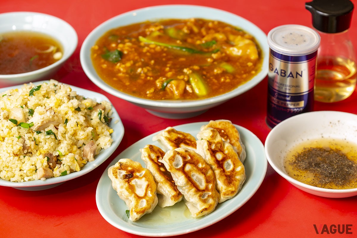 一人で行くのもいいが、やはり何人かで連れ立って、いろいろな味を楽しみたい