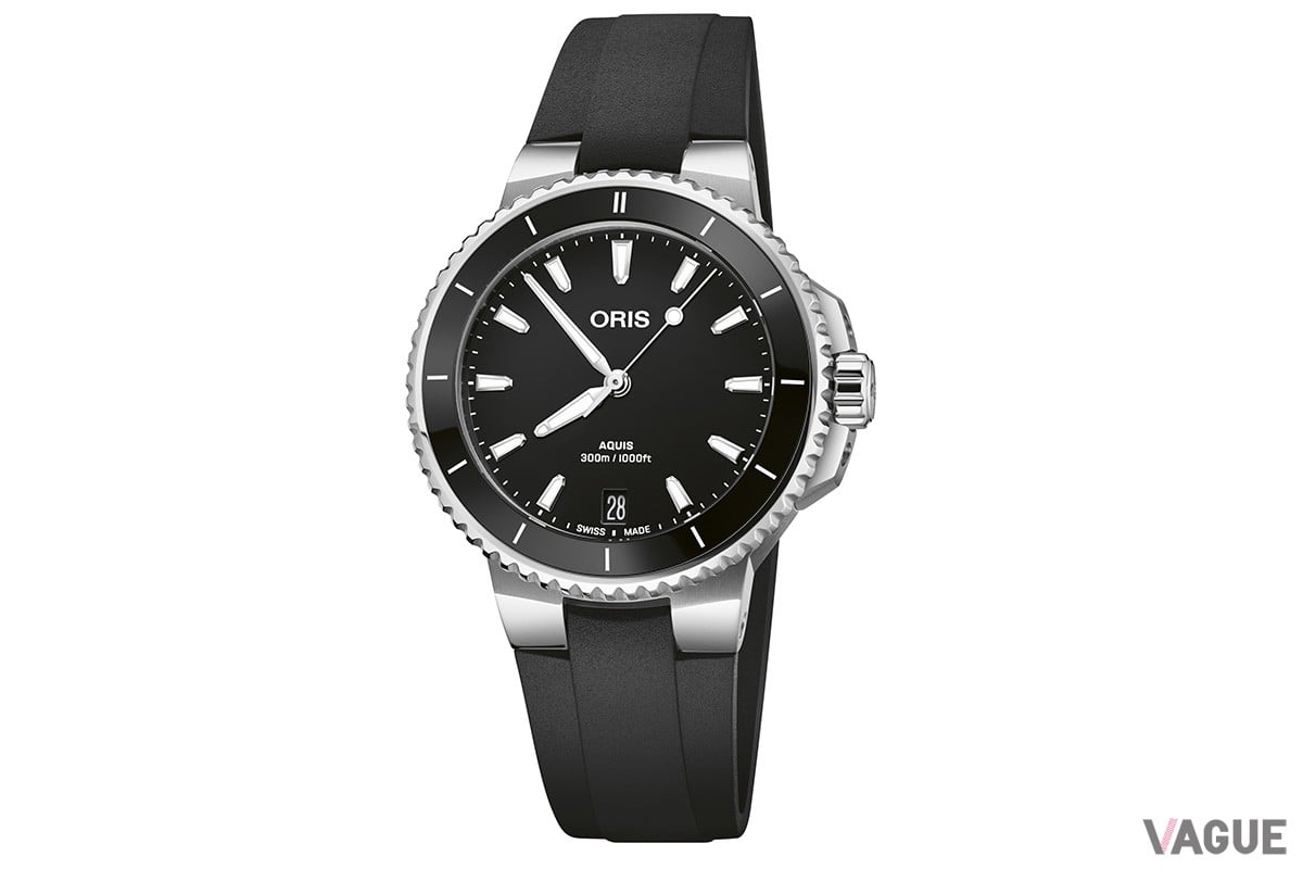 36.50mm「Aquis Date 36.50 mm 733 7792 4154-07 4 19 64FC」のカラーバリエーション。