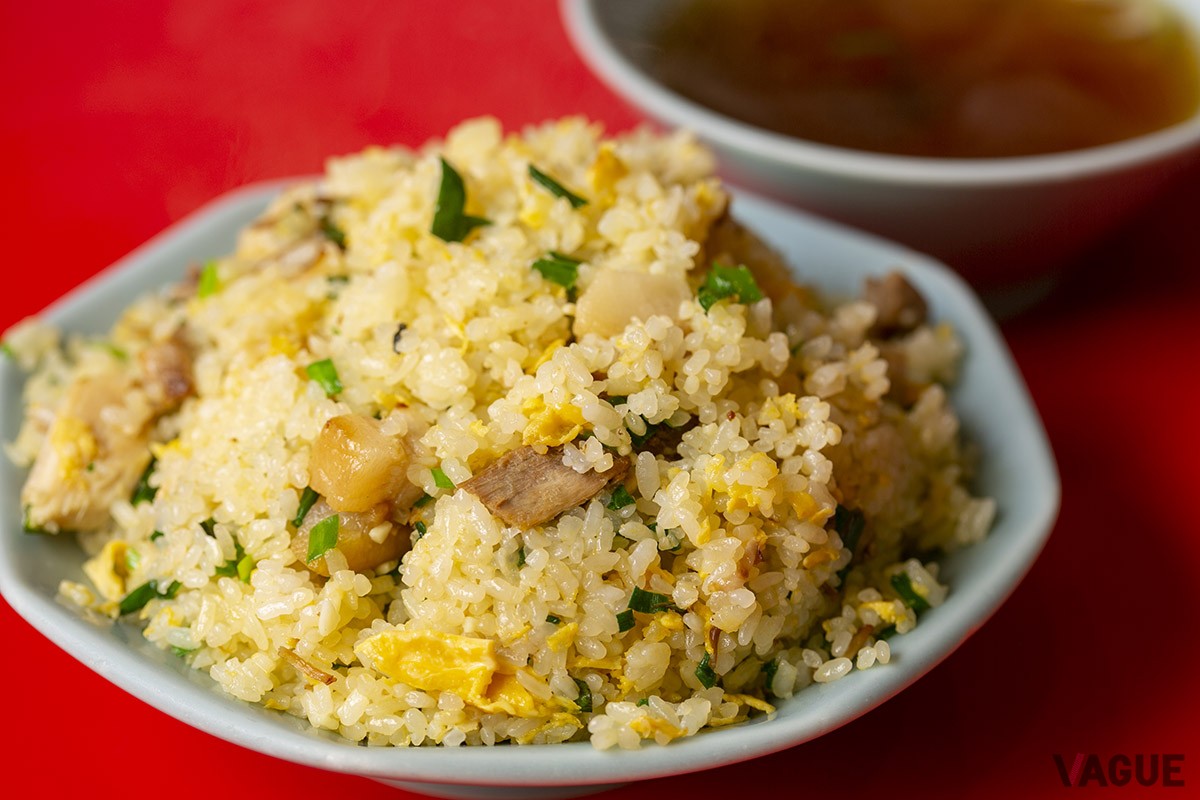 ドラゴン炒飯。炒飯はカレー炒飯やキムチ炒飯など全7種、丼は6種ある