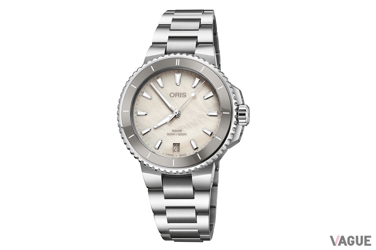 36.50mm「Aquis Date 36.50 mm 733 7792 4151- 07 8 19 05P」のカラーバリエーション。