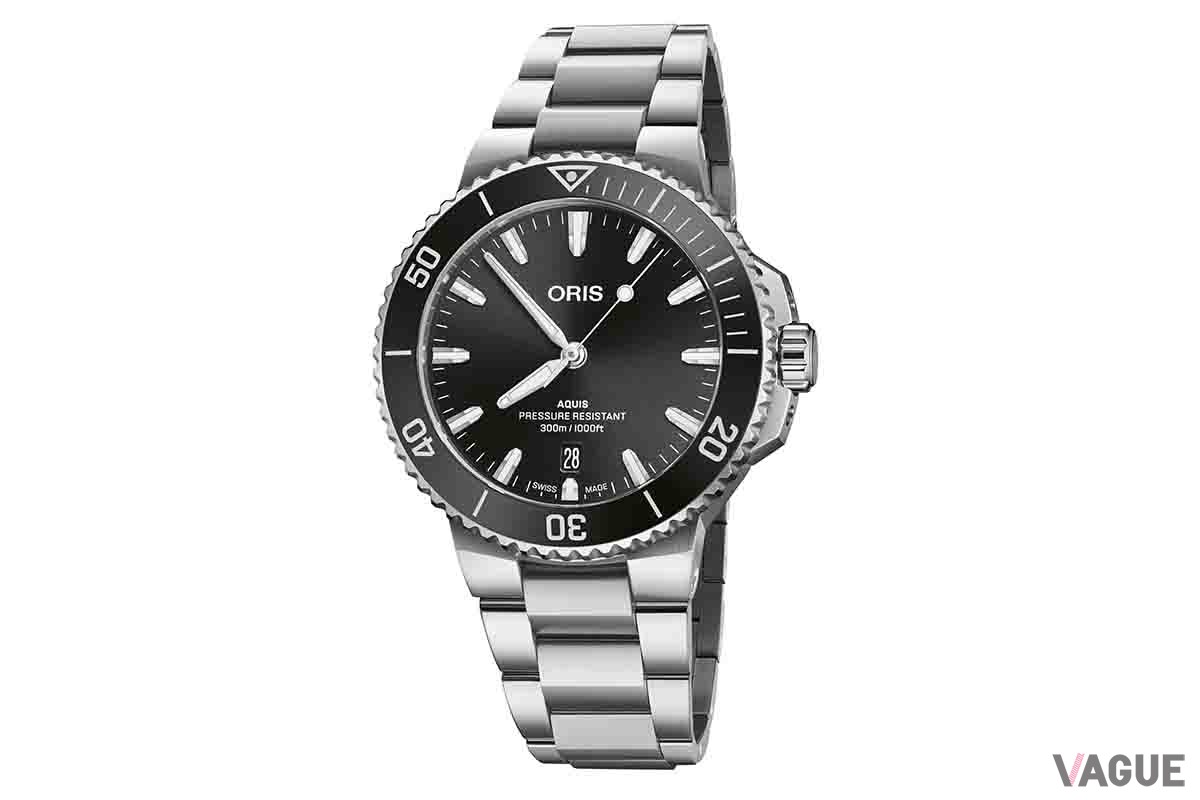 43.50mmからやや小ぶりとなる41.50mmという選択肢（「Aquis Date 41.50 mm 733 7787 4154-07 8 22 04PEB」）。