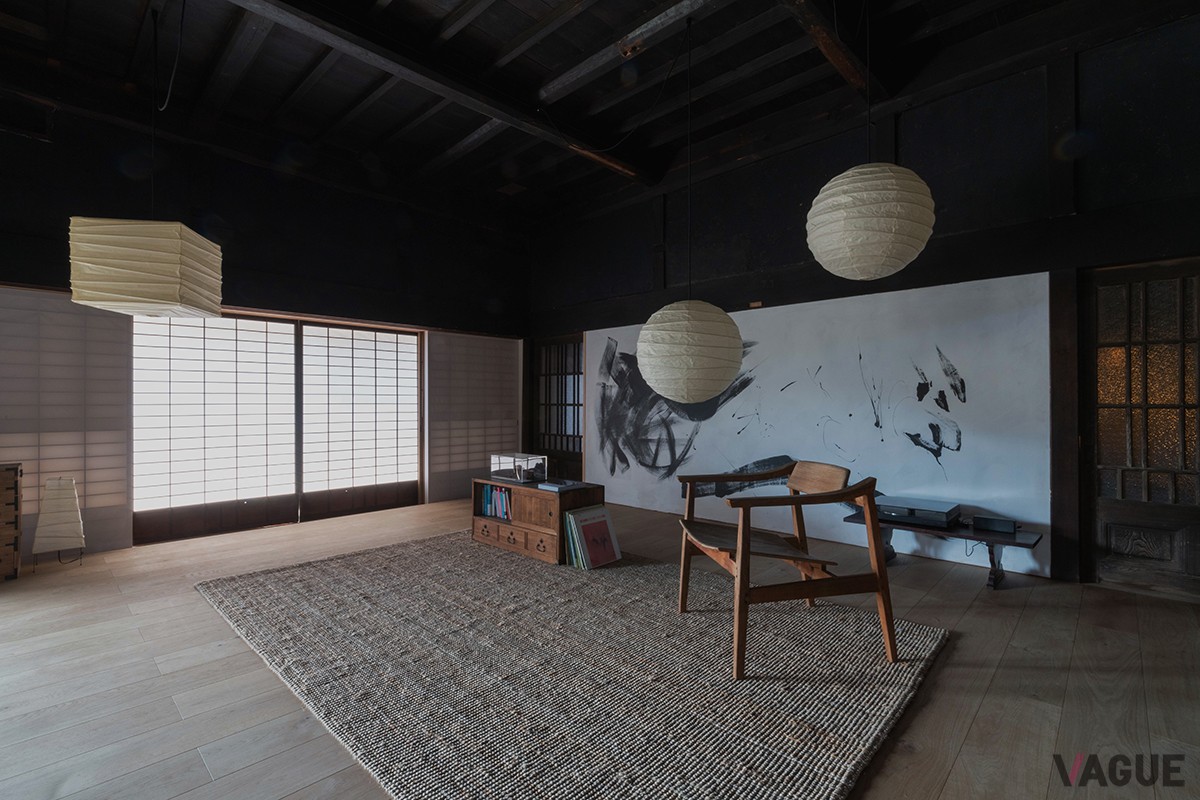 照明はイサノ・ノグチのAKARI