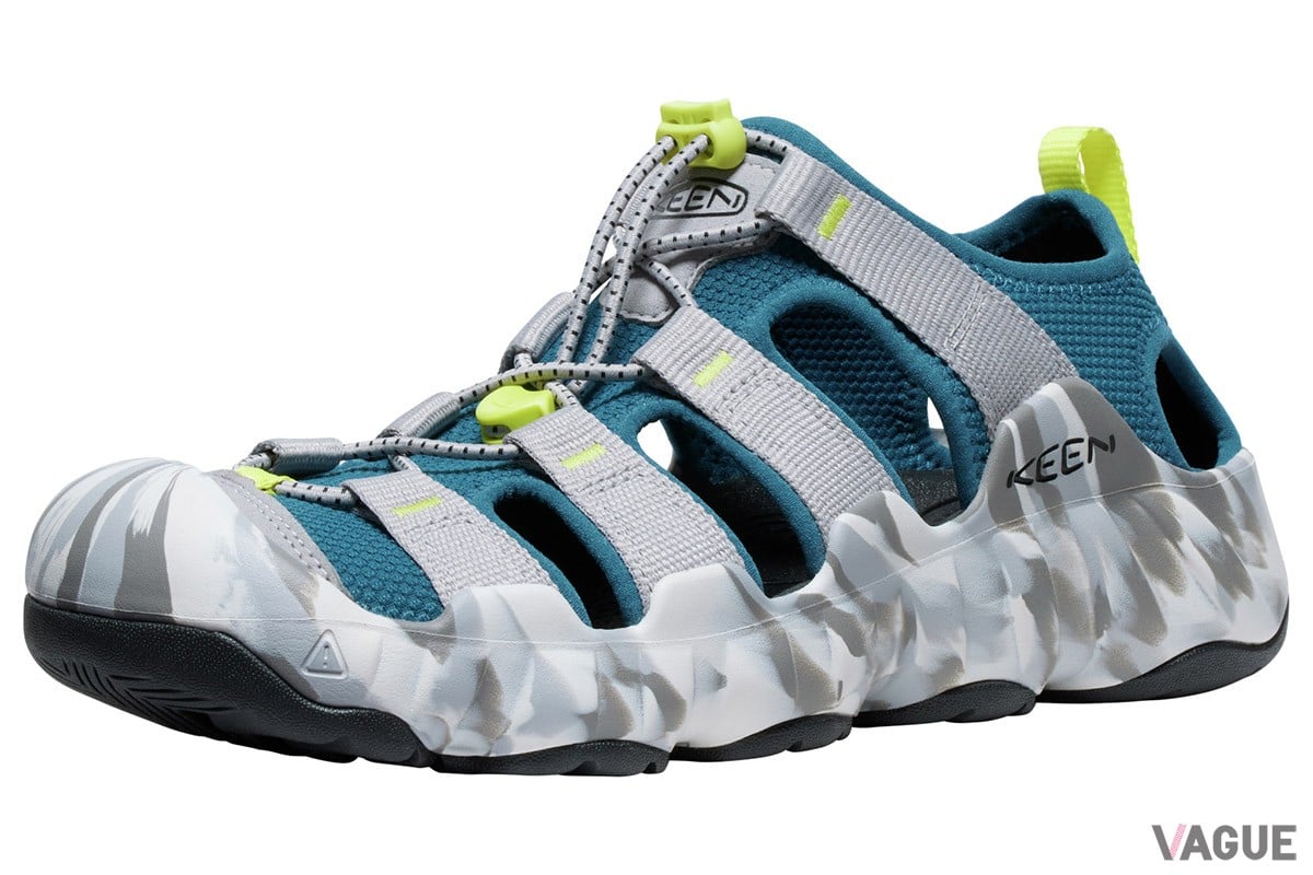 メンズカラーの「Alloy／Legion Blue」。