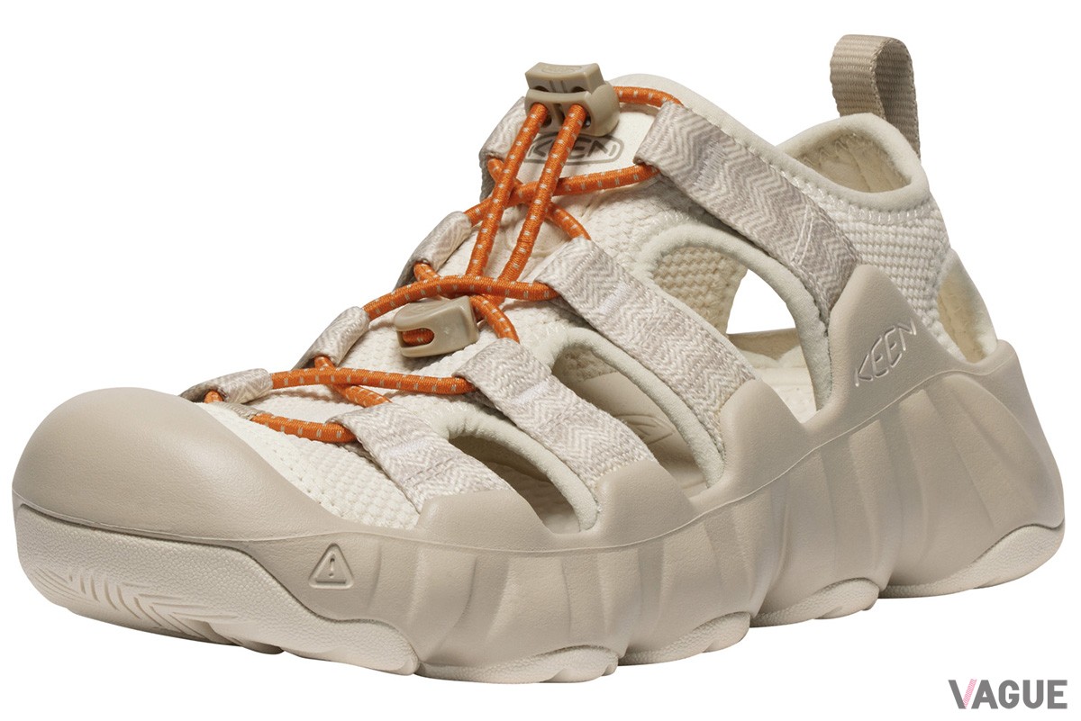 ウィメンズカラーの「Birch／Plaza Taupe」。