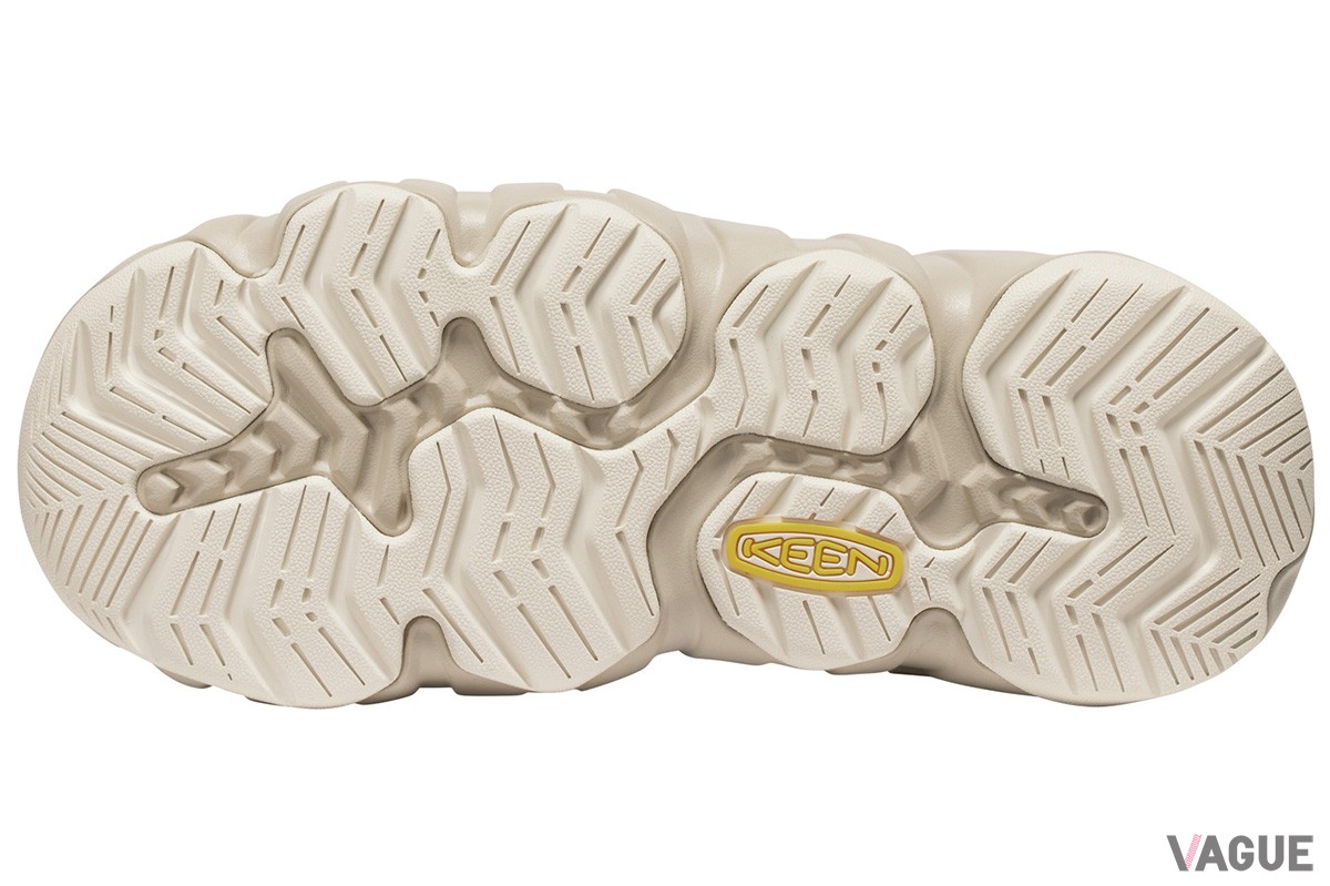 耐摩耗性とグリップ性に優れたノンマーキングラバーアウトソール。