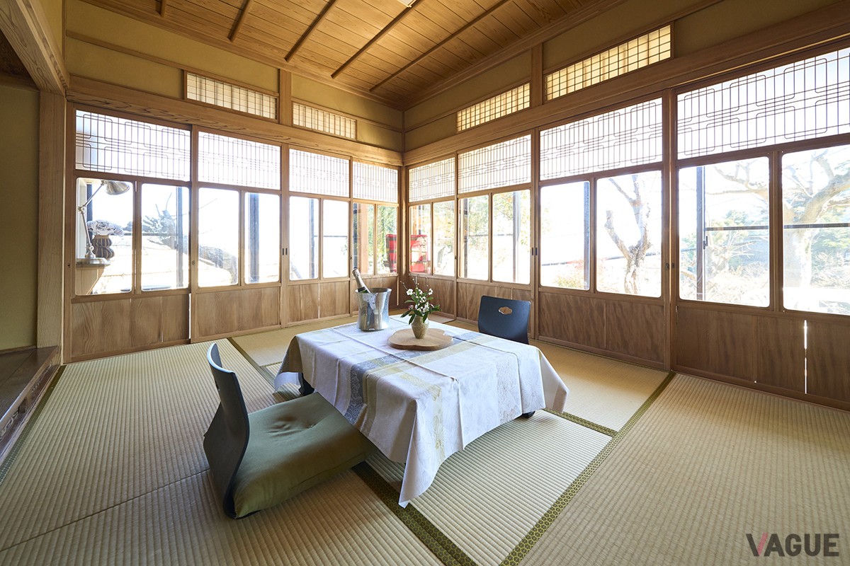 畳が敷かれたリビング