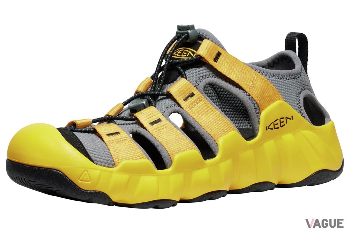 メンズ・ウィメンズ共通カラーの「Keen Yellow／Black」。
