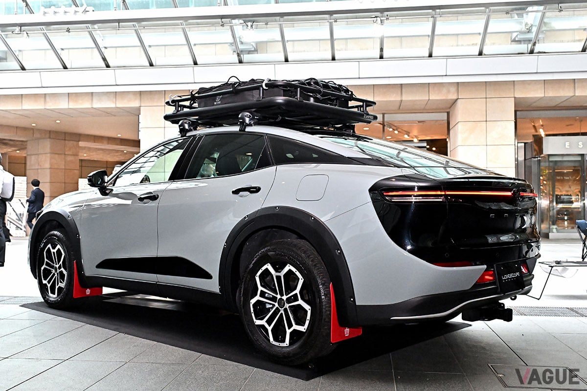 車高アップやインチダウンはもちろんのこと、アウトドアを意識したルックス等も斬新なトヨタ「クラウン・クロスオーバー RSランドスケープ」