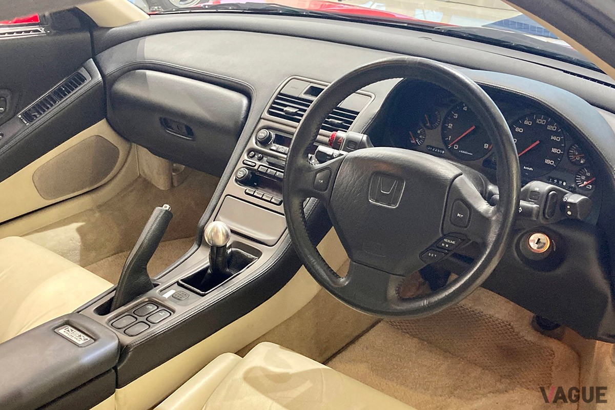 同じく、本記事執筆時点で日産自動車の認定中古車として販売されているホンダの初代「NSX」（C）奈良日産自動車