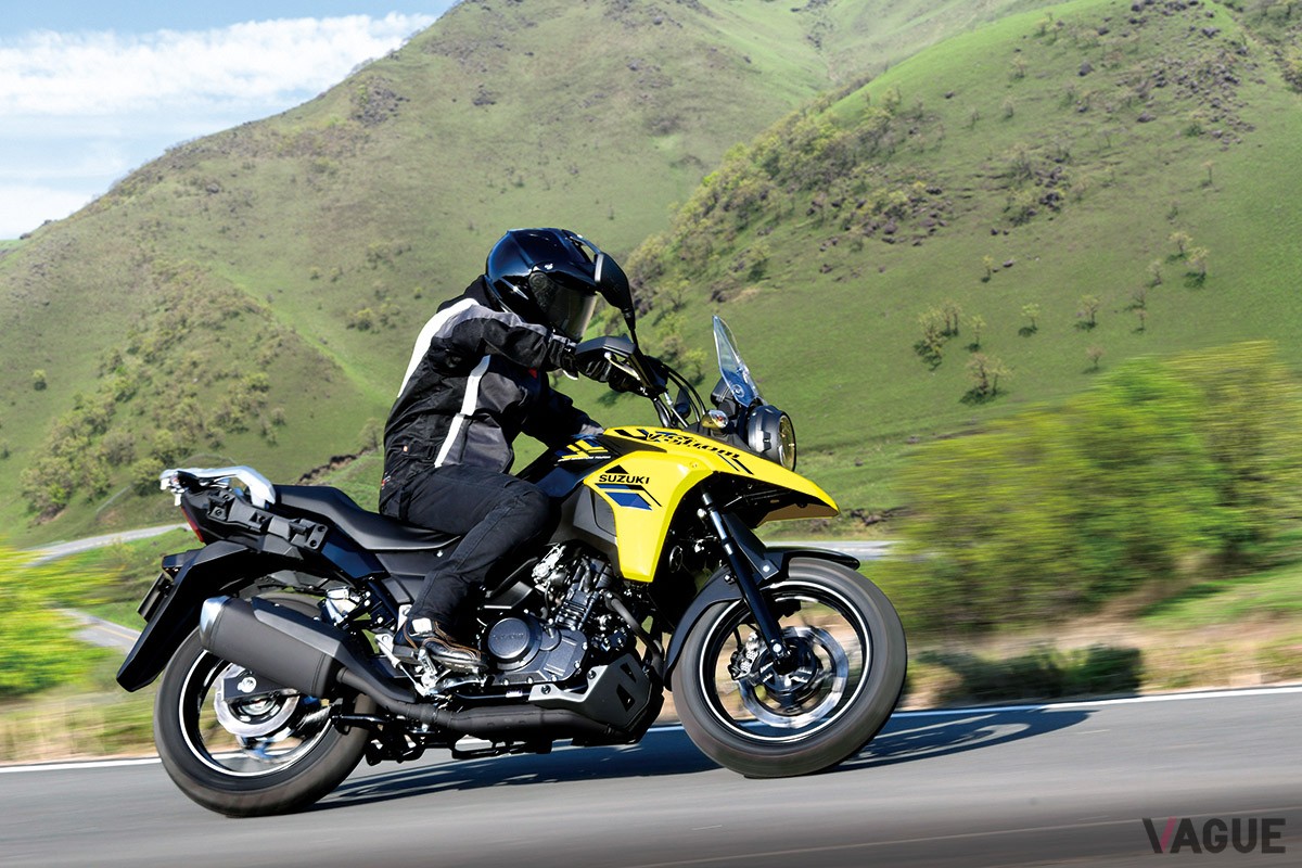 スズキ「Vストローム250」の2024年モデルは、新エンジン搭載で燃費性能や加速性能が向上