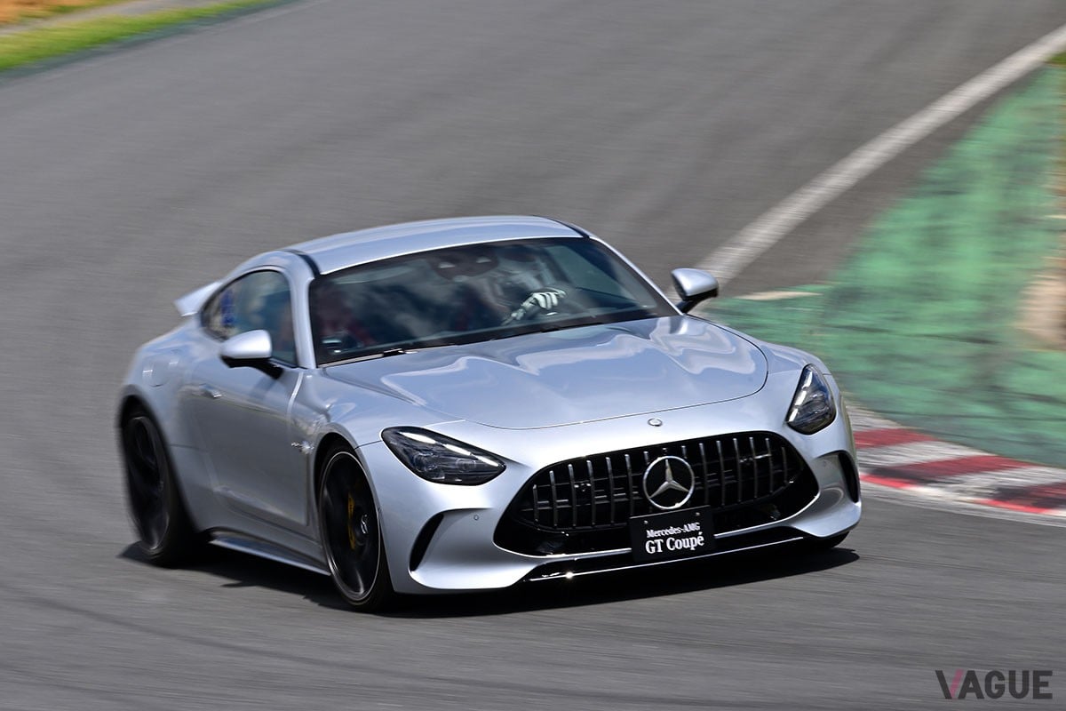 AMGらしい豪快な走りはもちろんのこと、優れた安全性や実用性など全方位的性能も身につけたメルセデスAMG「GTクーペ」