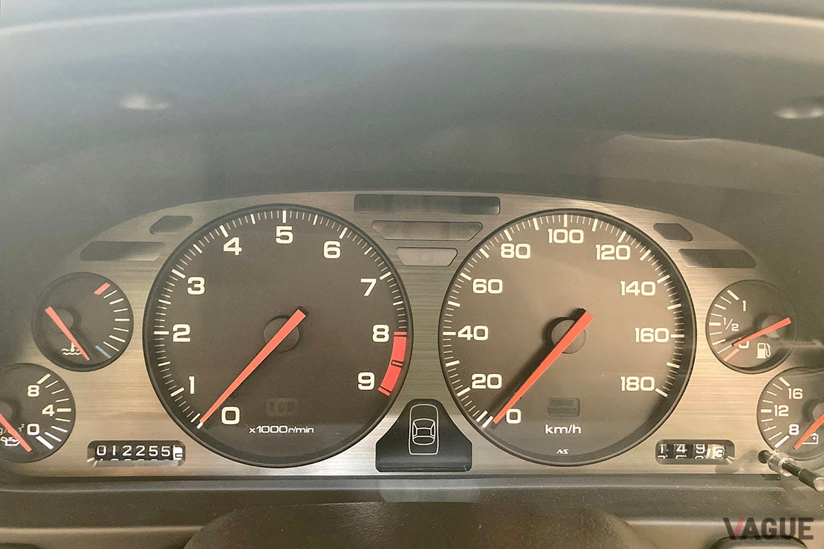 走行距離は約1.2万kmと、この年式の車両としては少ない（C）奈良日産自動車