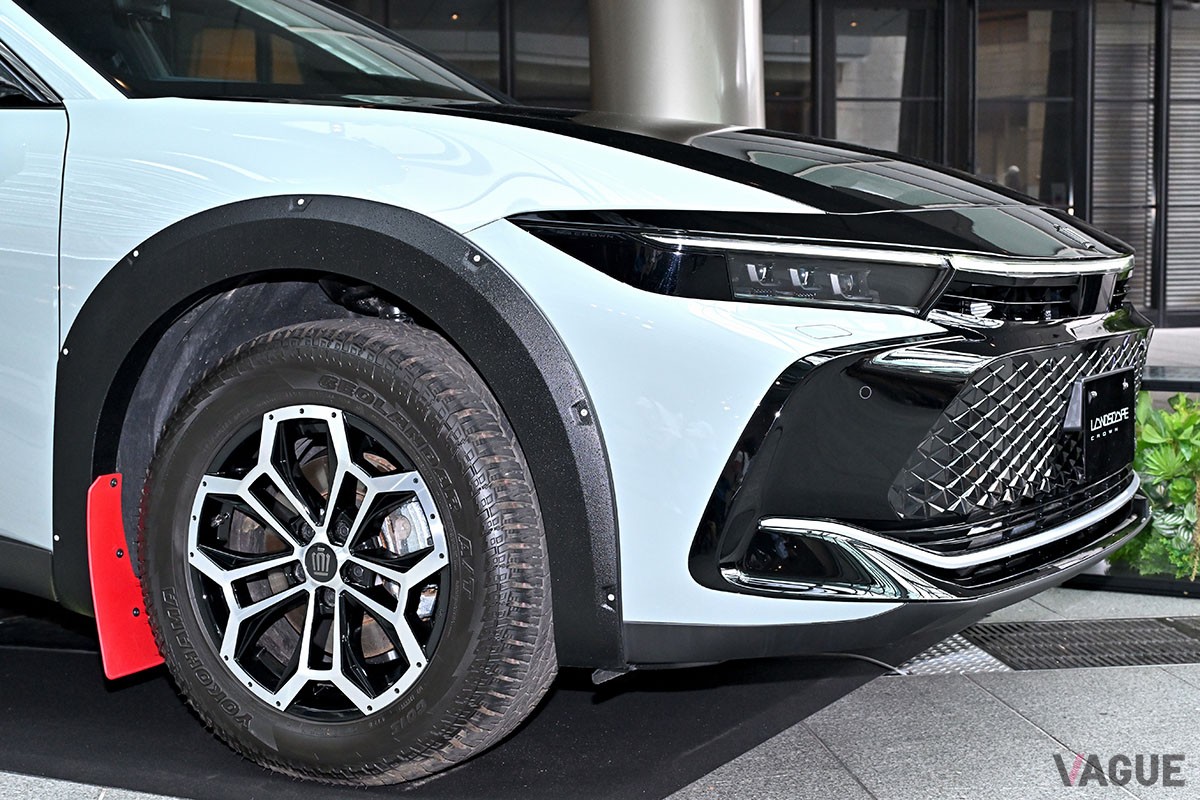 車高アップやインチダウンはもちろんのこと、アウトドアを意識したルックス等も斬新なトヨタ「クラウン・クロスオーバー RSランドスケープ」