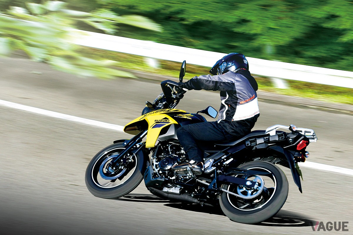 スズキ「Vストローム250」の2024年モデルは、新エンジン搭載で燃費性能や加速性能が向上