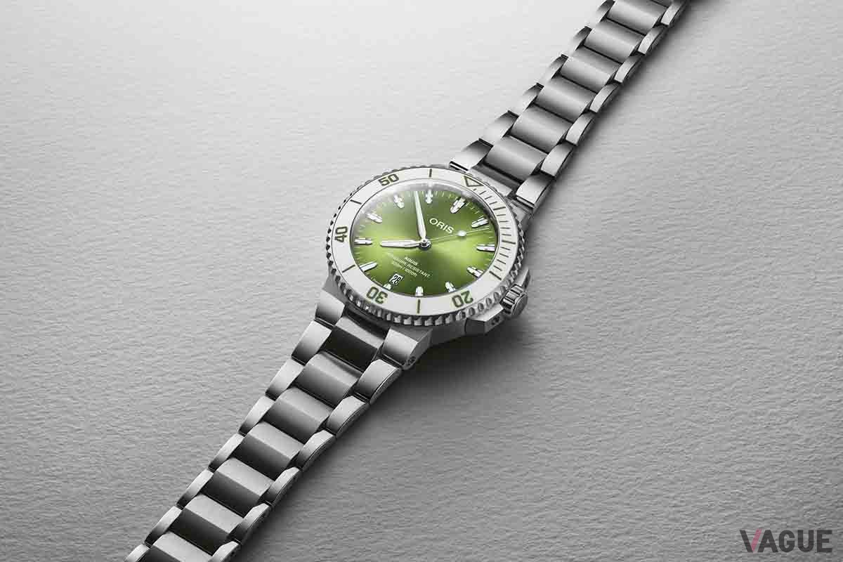 ホワイトを基調としたベゼルで軽快なイメージに。