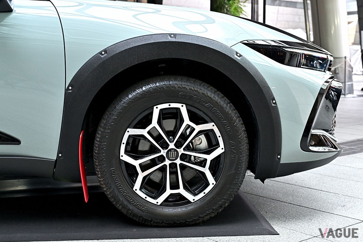 車高アップやインチダウンはもちろんのこと、アウトドアを意識したルックス等も斬新なトヨタ「クラウン・クロスオーバー RSランドスケープ」