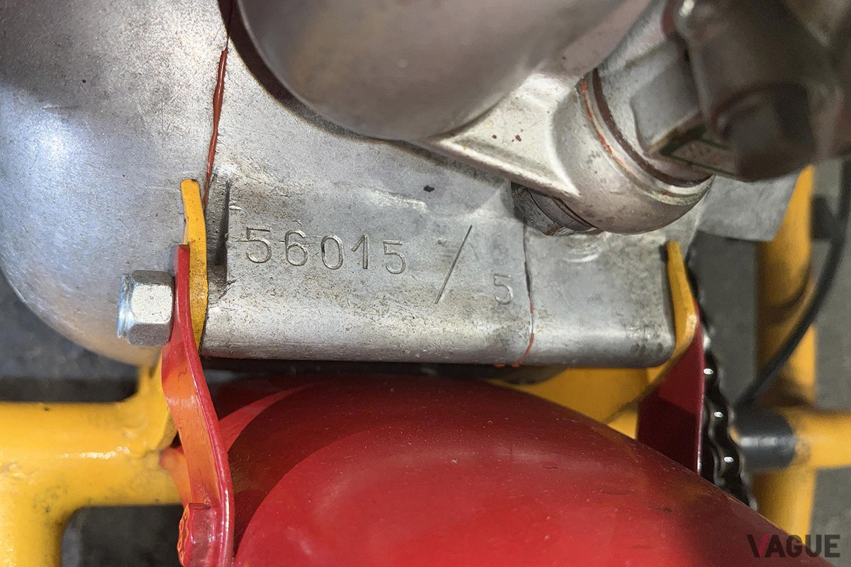 エンジンのナンバーは「56015/5」と刻まれている（C）ボナムス