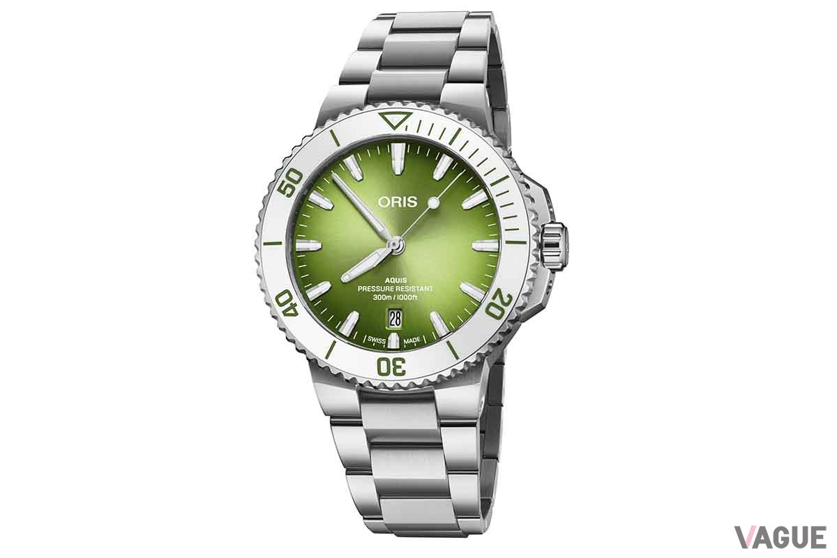 スイカの皮のイメージ？グリーンが美しい「01 733 7787 4137-07 8 22 04PEB」。