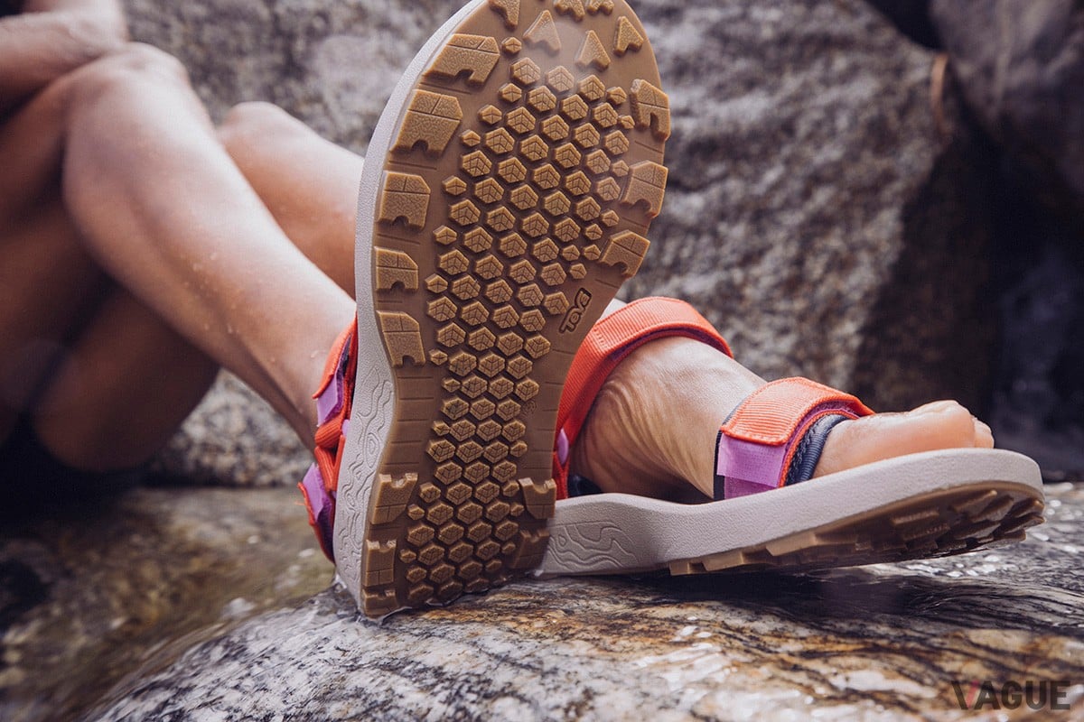 テバの新作ウォーターサンダル「HYDRATREK SANDAL」は水辺で安定したトラクションを提供するアマガエル由来の新機能“HYDRATREK”を搭載