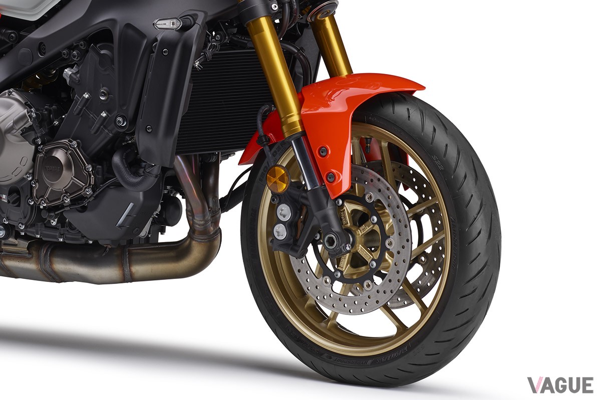 1980年代のレーシングバイクを想起させるフォルムとライディングポジションがカッコいいヤマハ「XSR900」の2024年モデル