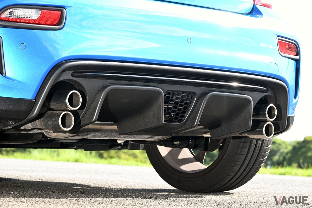 アバルト「695」をベースに、オーバーフェンダーや調整式リアスポイラーでスタイリングに特別感をプラスした「695トリビュート 131ラリー」