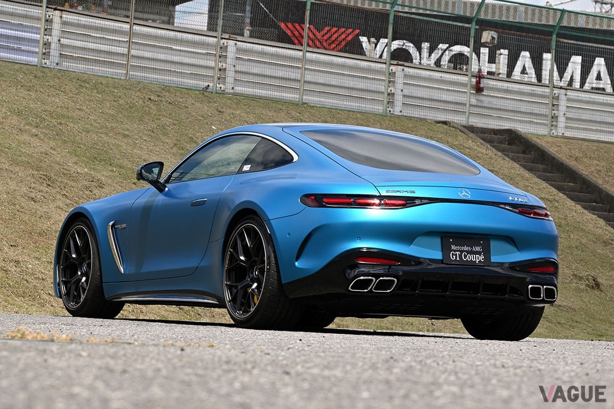 AMGらしい豪快な走りはもちろんのこと、優れた安全性や実用性など全方位的性能も身につけたメルセデスAMG「GTクーペ」