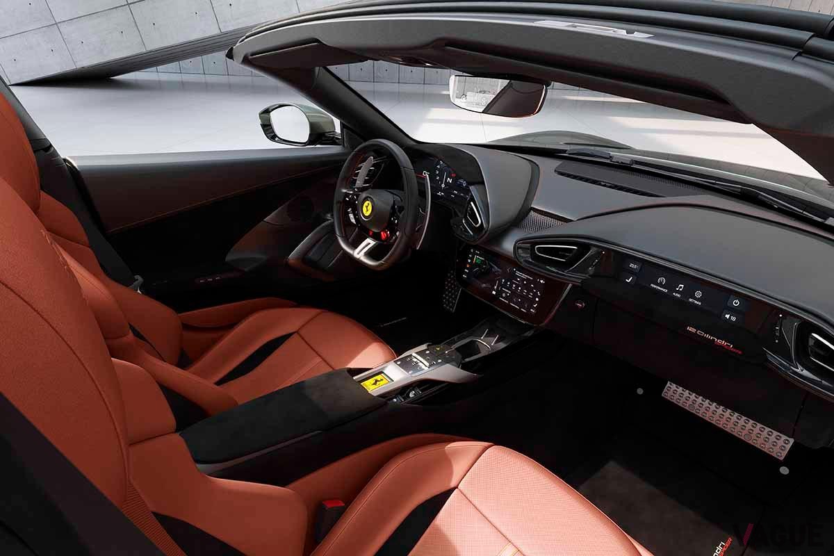 世界初公開されたフェラーリ新型「ドーディチ・チリンドリ」のインテリア