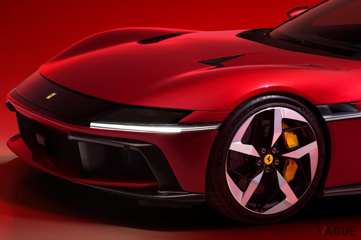 世界初公開されたフェラーリ新型「ドーディチ・チリンドリ クーペ」