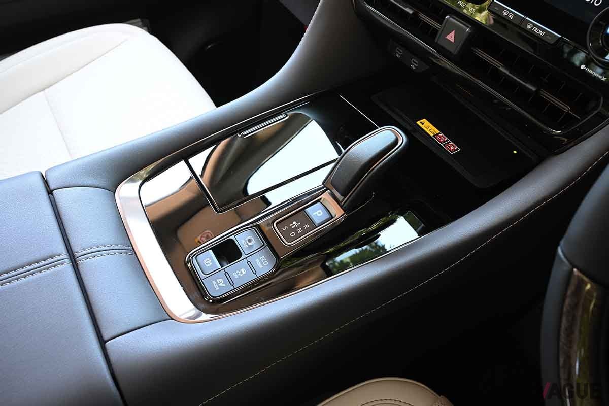 トヨタの高級ミニバン「アルファード」