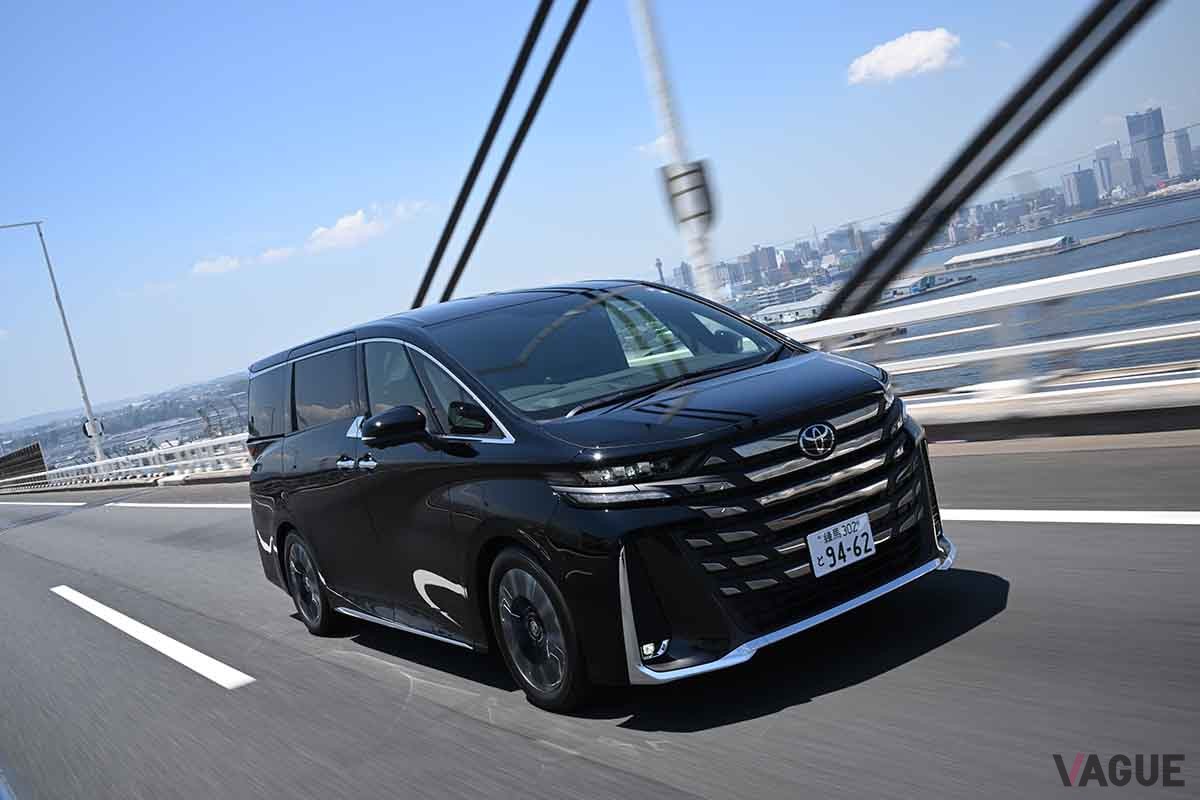 トヨタ「アルファード」「ヴェルファイア」。自販連調べの2024年度（2024年4月から2025年3月）の乗用車ブランド通称名別順位ではアルファードが全体の6位、ヴェルファイアが23位にランクインしている