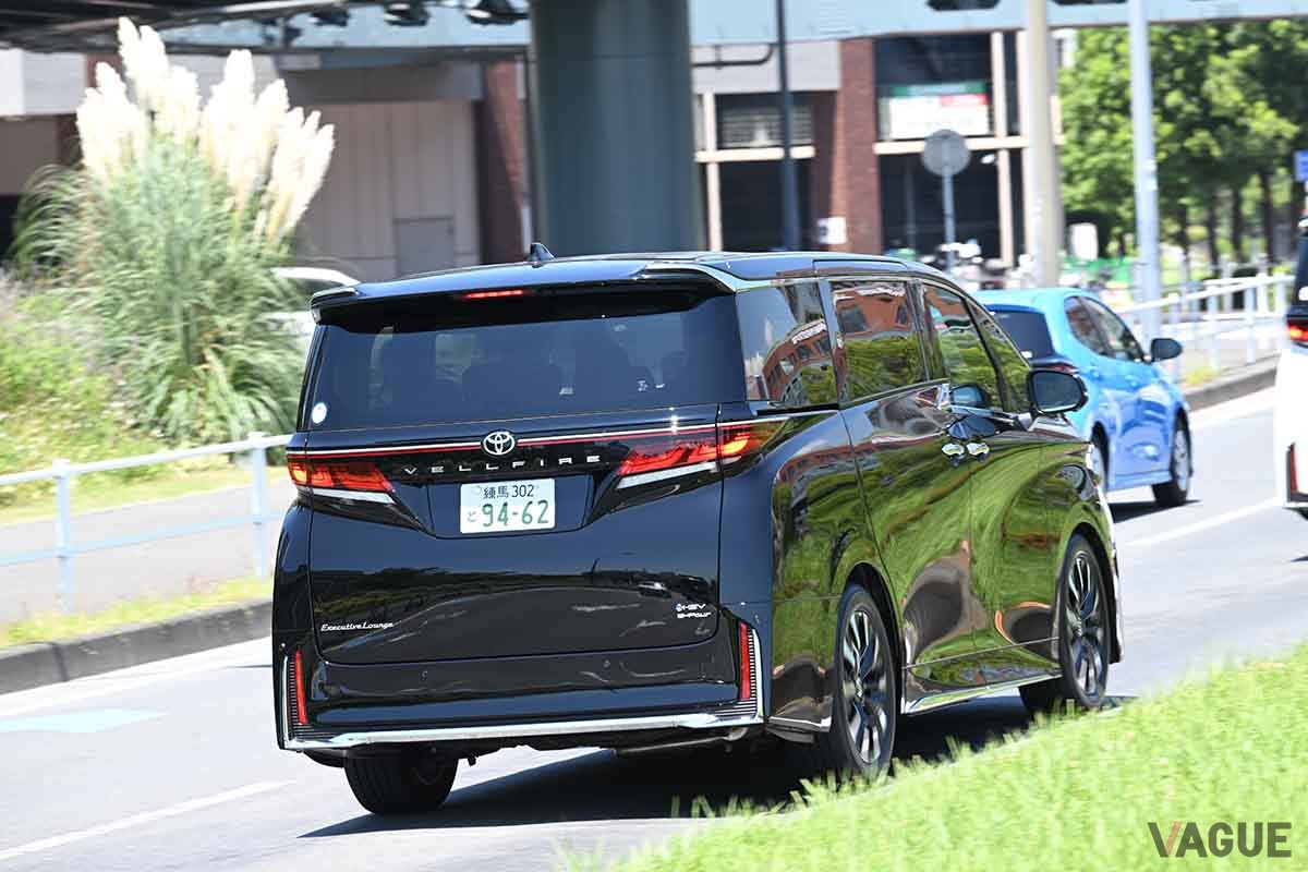 トヨタ「アルファード」「ヴェルファイア」。自販連調べの2024年度（2024年4月から2025年3月）の乗用車ブランド通称名別順位ではアルファードが全体の6位、ヴェルファイアが23位にランクインしている