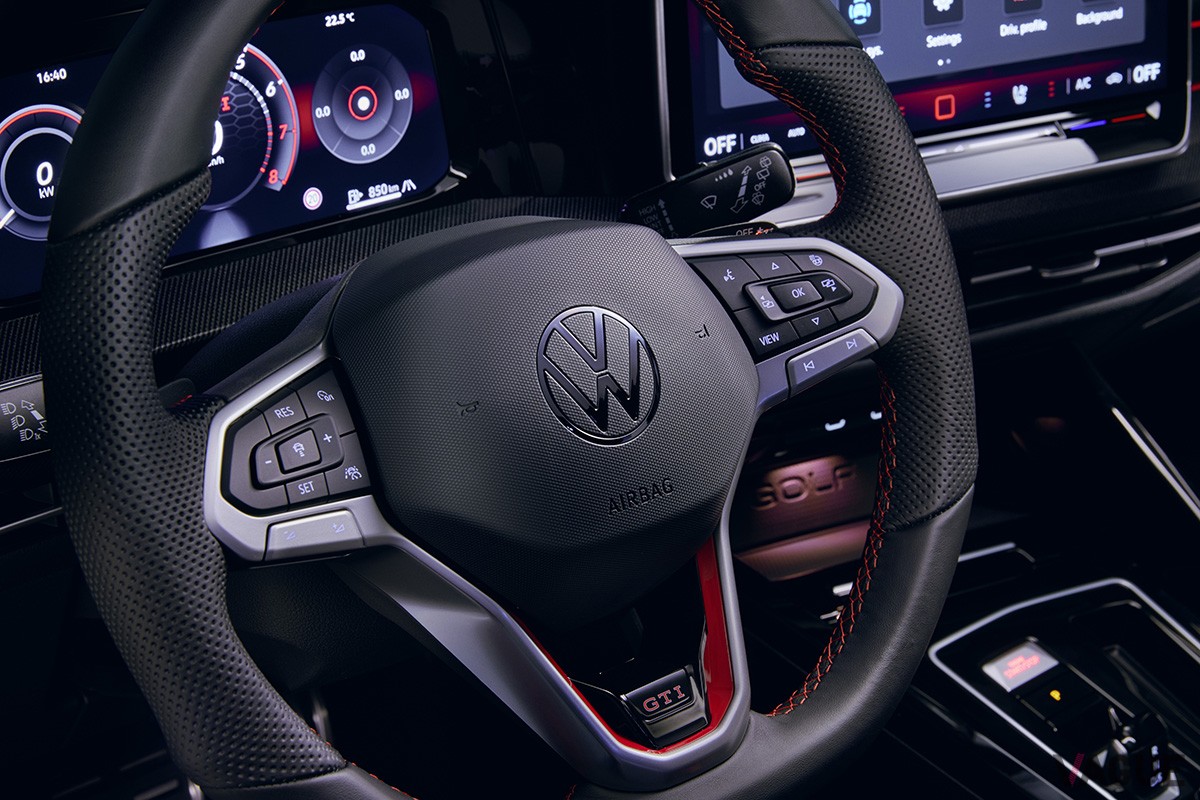欧州市場で先行販売が開始されたVW改良新型「ゴルフGTI」のインテリア
