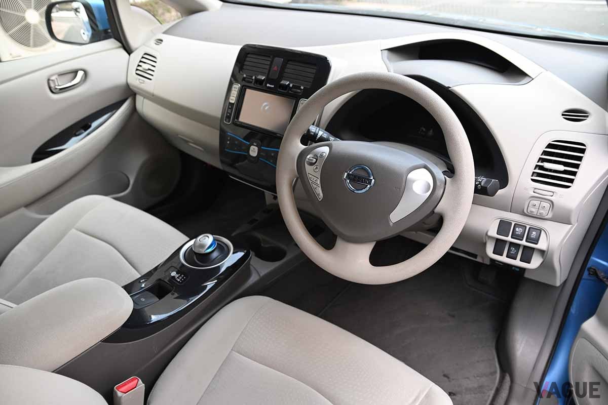 諸経費込み50万円で購入した2011年式初代日産「リーフ」内外装ともに綺麗だった
