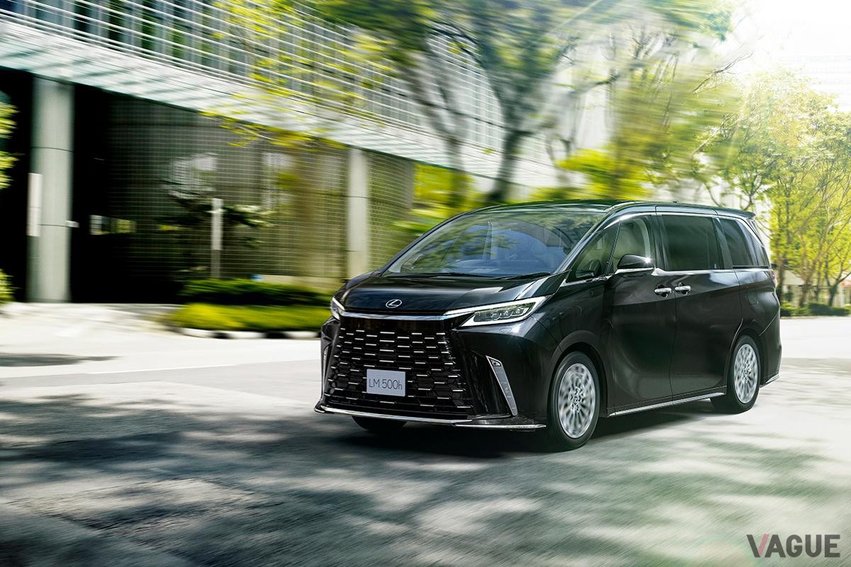 レクサスの高級ミニバン「LM」に追加された6座仕様“バージョンL”