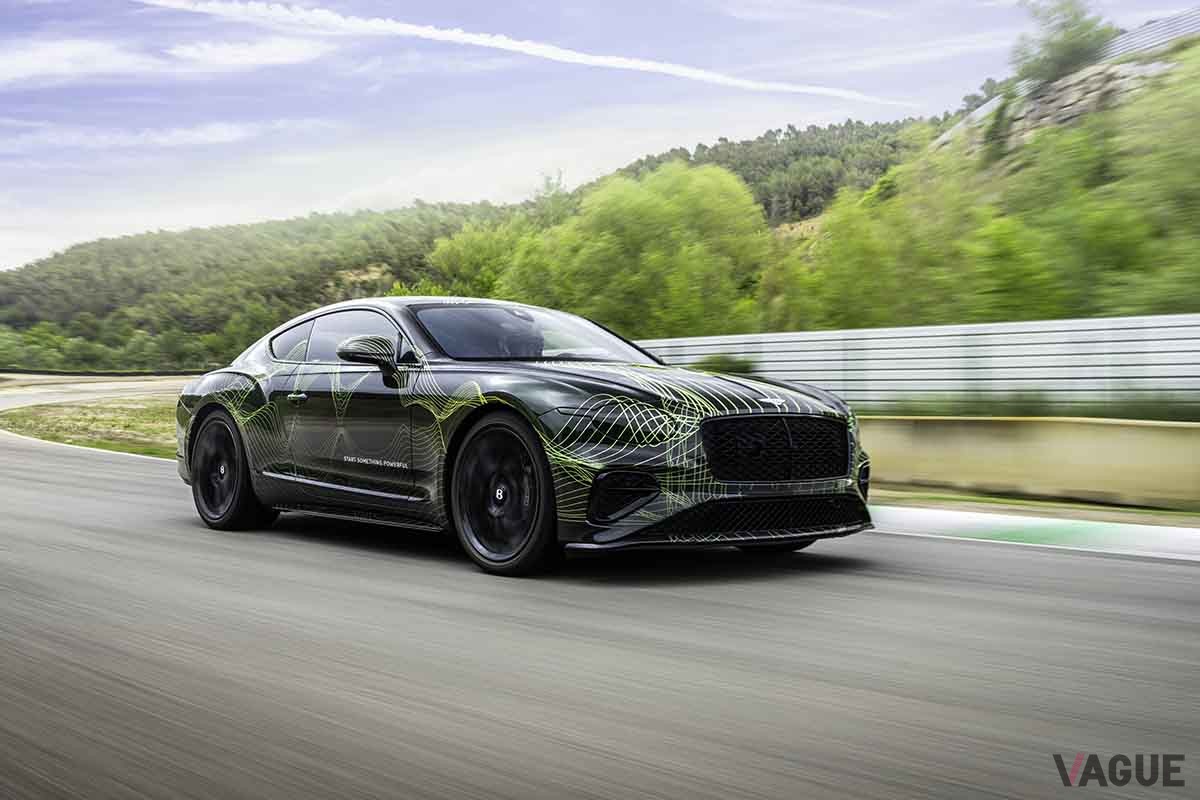 間もなく登場するベントレー新型「コンチネンタルGT」。公開された写真はまだカモフラージュが施されている